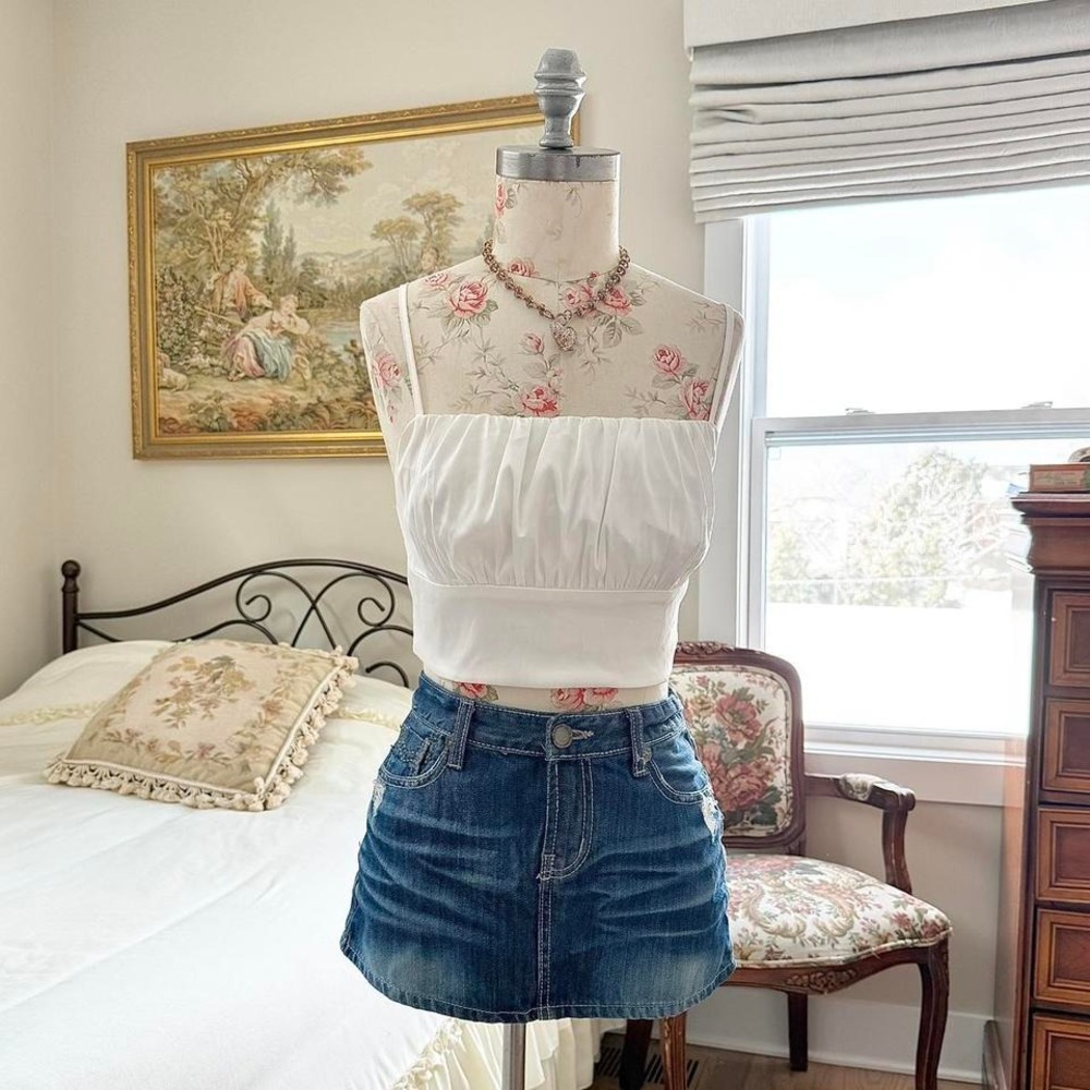 y2k white ruched crop top fits like a small